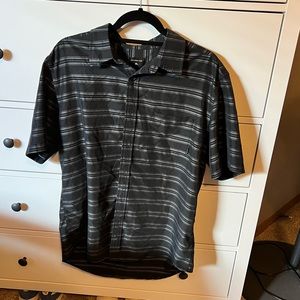 Quicksilver mens short sleeve button down shirt. Size medium